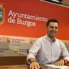Daniel de la Rosa (PSOE), en rueda de prensa, en el Ayuntamiento de Burgos.