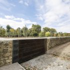 Puerta del parque del Parral, en el paseo de la Universidad de Burgos.