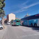 Uno de los problemas del barrio es acondicionar el acceso de los autobuses al colegio.
