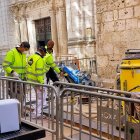 Obras para la instalación del pavimento podotáctil en la calle San Lorenzo.