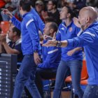Jordi Juste gesticula en la banda de El Plantío durante el partido ante Melilla.