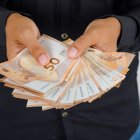 CCOO también señala el problema de la pérdida de población joven de nacionalidad española”, que tiene dificultades para encontrar su primer empleo en sus ciudades de origen.