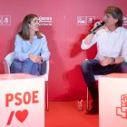El secretario general del PSCyL y candidato a la Presidencia de la Junta, Carlos Martínez, y la secretaria de Igualdad del PSCyL, Lorena Valle, participan en la jornada ‘Mujeres que sostienen el territorio’.