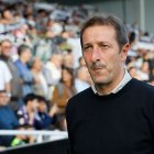 El entrenador del equipo blanquinegro en la banda de El Plantío.