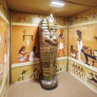 El Salón del Libro Infantil de 2024, inspirado en el mundo de Egipto, gira este año por los colegios. Estos días descansa en el centro Fuentesauco de Aspanias.