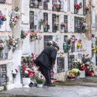 El cementerio de San José se ha llenado de burgaleses que querían rendir homenaje a sus difuntos.