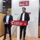 Fernando Pablos (i) y Javier García, durante la rueda de prensa.