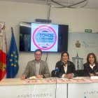 El alcalde junto a Amaya Sanz y Olga Rojo