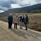 El director general de Desarrollo Rural, Jorge Izquierdo, visita junto al delegado territorial de la Junta en la provincia de Burgos, Roberto Saiz, las obras de la infraestructura rural de concentración parcelaria de Merindad de Montija (Burgos).