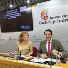 El consejero de Medio Ambiente, Vivienda y Ordenación del Territorio de Castilla y León, Juan Carlos Suárez-Quiñones, junto a la directora general de Vivienda, María Pardo.