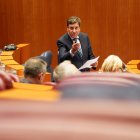 El consejero de Hacienda y Economía, Carlos Fernández Carriedo, durante su intervención en la primera sesión del pleno de las Cortes de Castilla y León.