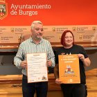 El concejal de sanidad del Ayuntamiento de Burgos, Carlos Niño, la presidenta de la asociación de Donantes de Médula Ósea, Vanessa Pérez.
