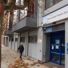 Puerta de acceso al Centro de Salud de García Lorca que sigue en uso, si bien el PSOE plantea que se destine a corto plazo a Centro de Día para mayores.