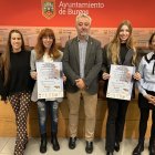 Trabajadoras de algunas entidades del centro y Niño en la presentación de las jornadas.