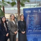 La presidenta de Cepyme, Ángela de Miguel, junto a Esperanza Vázquez, gerente de Servicios Sociales de la Junta y Leticia Mingueza, presidenta de ATA atienden a los medios antes de participar en el Foro 'Mujeres que lideran'.