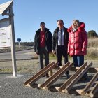 La delegada territorial, Yolanda de Gregorio, y el presidente de la Diputación Provincial de Soria, Benito Serrano, acompañados del jefe del Servicio Territorial de Medio Ambiente, José Antonio Lucas, visitan el inicio de una de las rutas del proyecto ‘Soria, Paraíso del deporte’.