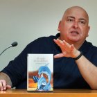 El escritor José Ignacio García, en una presentación de su primera novela.
