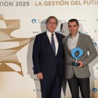 Jorge Bermejo, con el presidente del Club de Gestión a la Excelencia, Tomás Pascual