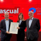 Imagen de la entrega de la distinción a Pascual