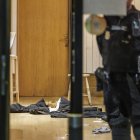 La cazadora que llevaba la víctima en el interior del establecimiento.