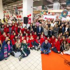 El hipermercado Alcampo Burgos celebró su 30 aniversario con un acto que reunió a representantes municipales, empleados y proveedores.