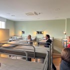 Suárez-Quiñones en la visita al Monasterio de Vileña, convertido en albergue.