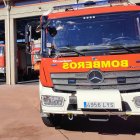 Archivo - Vehículo del servicio de bomberos en Salamanca.