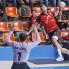 Jaime González lanza a portería.