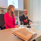 La presidenta del Instituto de la Lengua y viceconsejera de acción cultura, Mar Sancho, presentó el concurso con el director del Instituto, Andrés Abajo.