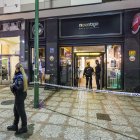 Imagen del bar en el que se refugió la víctima de los disparos.