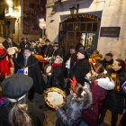 La ronda de villancicos comenzó frente a la sede del Rincón de Castilla, en la calle Fernán González.
