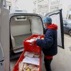 Elaboración y reparto de la comida a domicilio que gestiona la Gerencia de Servicios Sociales.