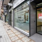 Imagen del cartel de Zona en defensa del comercio de calle.