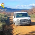 Furgoneta utilizada por los presuntos autores de robo de cableado telefónico en la provincia de León.