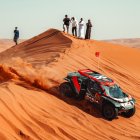 El vehículo de Gutiérrez a su paso por una duna.