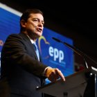 El presidente de la Junta y del PP de Castilla y León, Alfonso Fernández Mañueco, interviene durante el encuentro del Grupo de Trabajo del EPP.