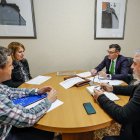 Reunión de la Asociación Provincial de Autoescuelas con el jefe de la DGT en Burgos y el subdelegado del Gobierno.