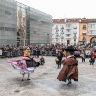 Los Gigantillos realizan su tradicional baile para celebrar la Festividad de San Lesmes.