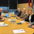 Los representantes de FAE Burgos se reunieron con la consejera Leticia García acompañados de la cúpula nacional de Faconauto.