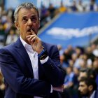Porfi Fisac, pensativo en la banda del Coliseum.