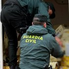 Imagen facilitada por la Guardia Civil sobre la recuperación del material recuperado en Zamora.