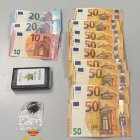 Imagen de la droga y el dinero incautados.