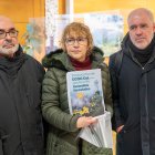 El secretario general de CCOO, Unai Sordo, junto a la secretaria general de CCOO CyL, Ana Fernández de los Muros se concentran en las puertas de la Junta tras una asamblea para delegados celebrada en la Feria de Muestras. En la imagen entregan una propuesta contra la gestión de incendios en el registro de la consejería de Medio Ambiente.