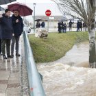 El Presidente de la Junta y candidato a la reeleccion, Alfonso Fernández Mañueco,  junto al rio Ucero en El Burgo de Osma.