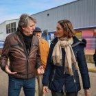 El secretario general del PSOE de Castilla y León y candidato a la Presidencia de la Junta, Carlos Martínez, y la la portavoz del Grupo Municipal Socialista en el Ayuntamiento de Madrid, Reyes Maroto, en Venta de Baños (Palencia).