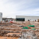 Vista general de las obras en el nuevo parque comercial Arlanzón, en la parcela que en el pasado ocupó Automoba.