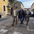 El presidente de Vox, Santiago Abascal, junto al candidato del partido a la Presidencia de la Junta, Carlos Pollán, durante su visita a Lerma (Burgos).