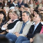 El secretario general del PSOE y presidente del Gobierno de España, Pedro Sánchez (c), acompañado del secretario general del PSOE de Castilla y León, alcalde de Soria y candidato a la presidencia de la Junta de Castilla y León, Carlos Martínez (2i).