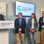 De izda a dcha, Mañueco, Aguarón, Lucas y Serrano tras la reunión en la Asociación Española Contra el Cáncer en Soria.