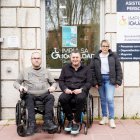 Décimo aniversario de Impulsa Igualdad. De izquierda a derecha, el usuario Nacho Fadrique, el presidente de Impulsa Igualdad, Fran Sardón, y la asistenta Henar Gómez.